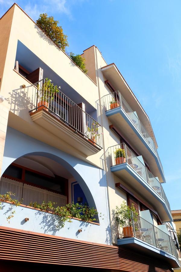 Hotel Carmen Roses Exterior photo