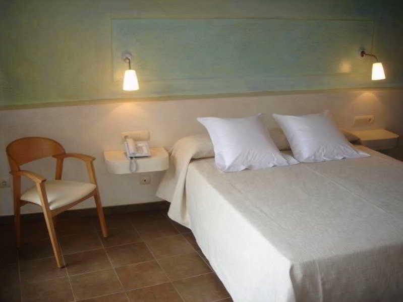 Hotel Carmen Roses Exterior photo